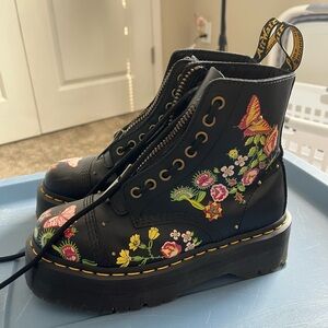 Doc platform patterned boots